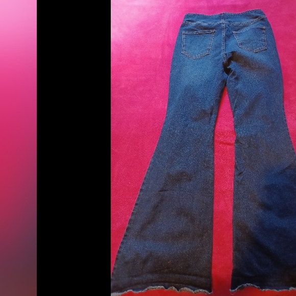 Tinseltown Jeans - Picture 2 of 5